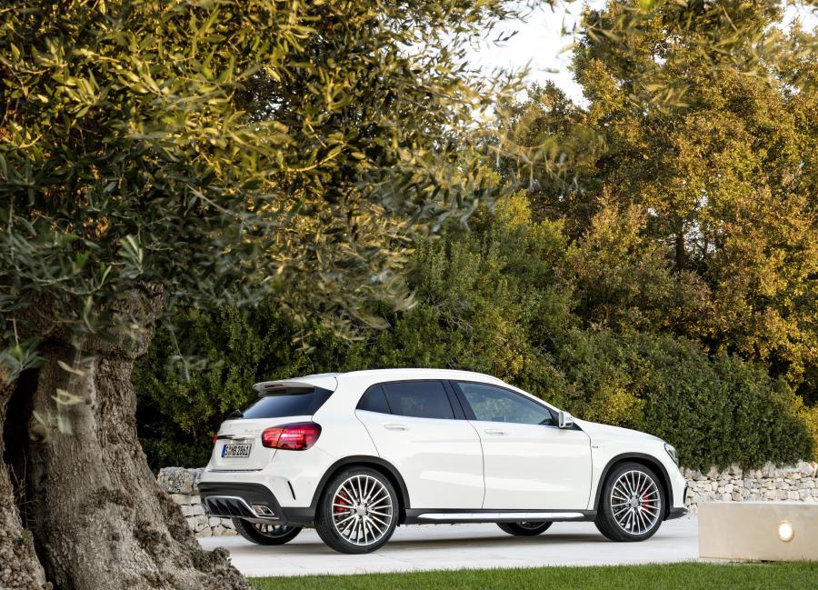  Mercedes-AMG GLA45 4Matic 2017 года  (WW) (фото 20 из 40)